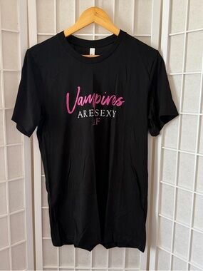 Vampires Are Sexy AF Graphic Tee Medium